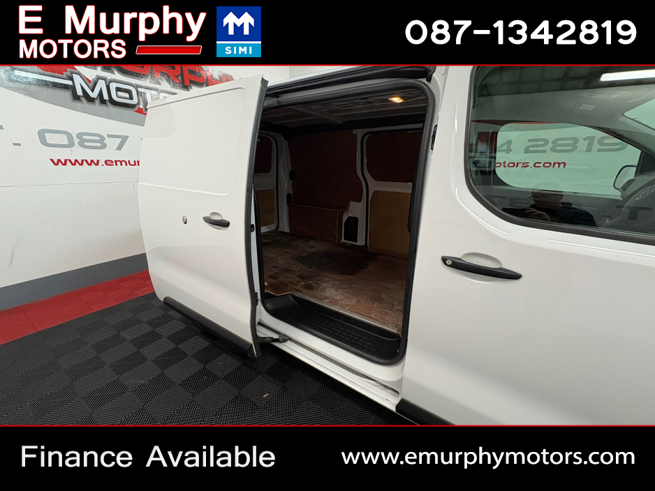 2020 Vauxhall Vivaro - image 13