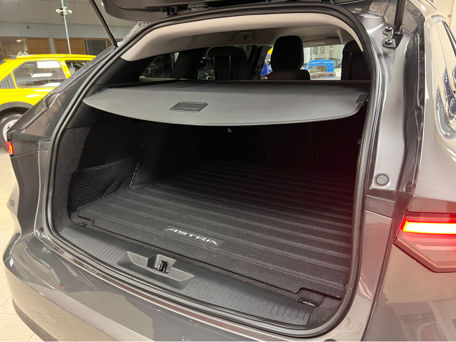 2024 Opel Astra As New (242) AUTOMATIC DIESEL Sports Tourer ELEGANCE As New Tint Kms Superb Value www.bolands.ie Est.1955 €30,750