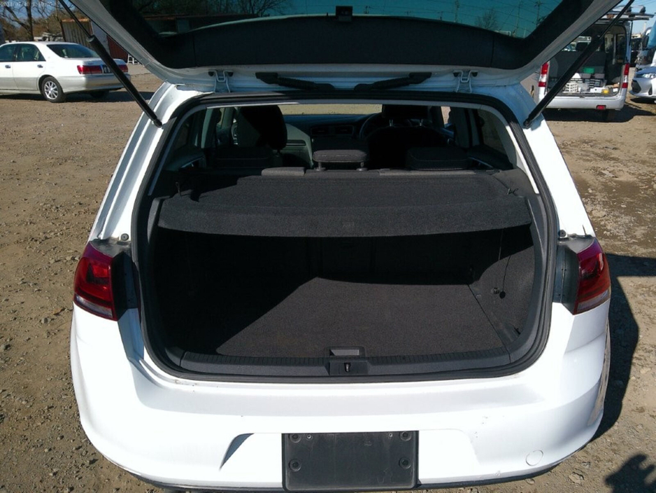 2016 Volkswagen Golf - image 12