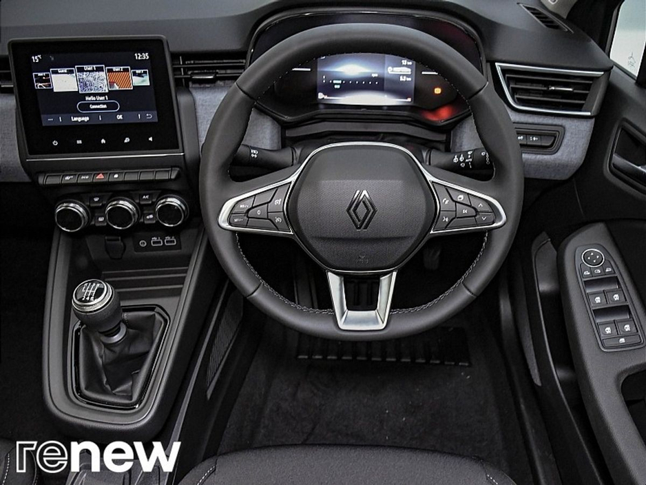 2025 Renault Clio - image 23