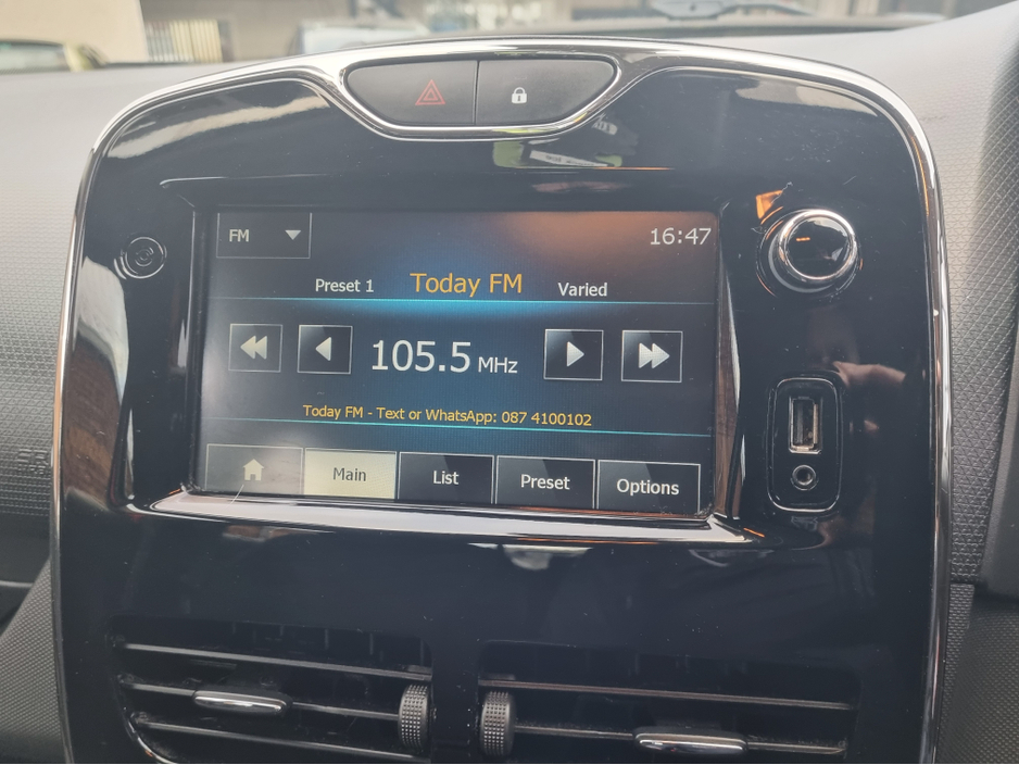 2014 Renault Clio - image 18