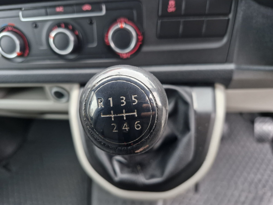 2019 Volkswagen Transporter - image 14
