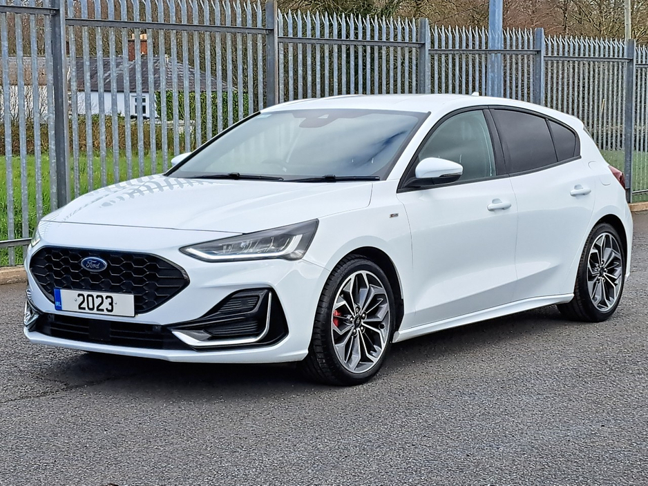 2023 Ford Focus - image 5