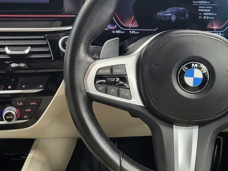 2022 BMW 5 Series - image 17