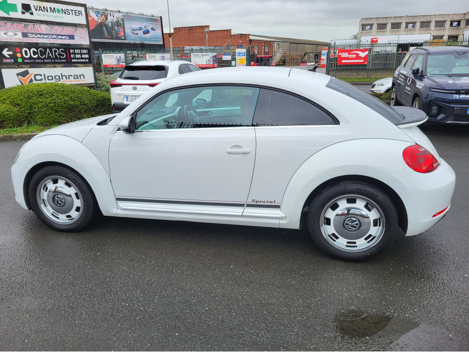 2014 Volkswagen Beetle - image 6
