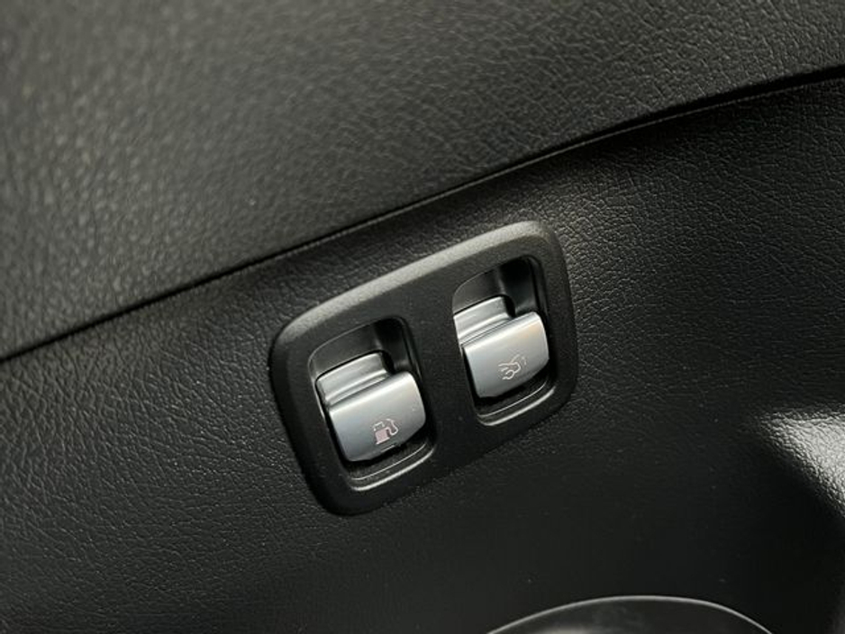 2022 Mercedes-Benz C Class - image 40