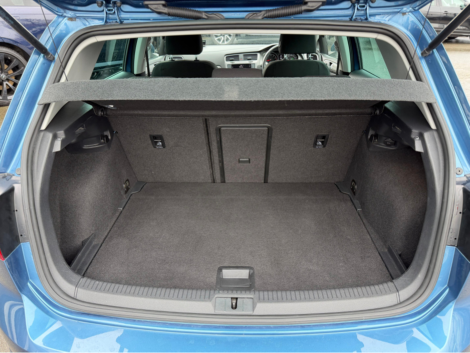 2016 Volkswagen Golf - image 29