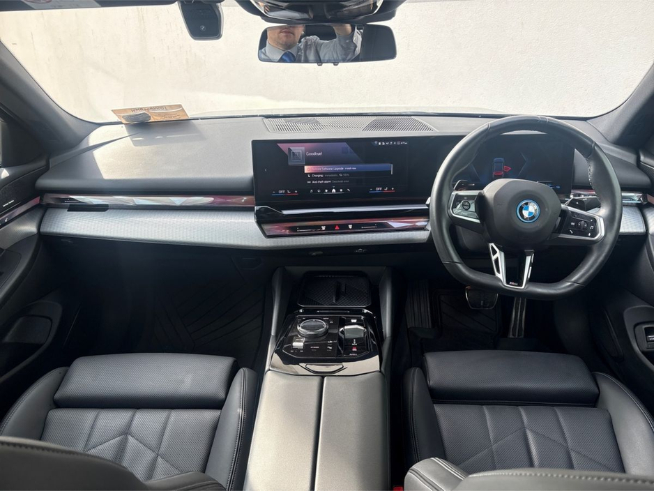 2024 BMW 5 Series - image 4