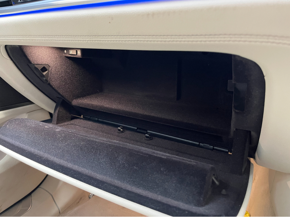 2018 BMW 7 Series - image 23