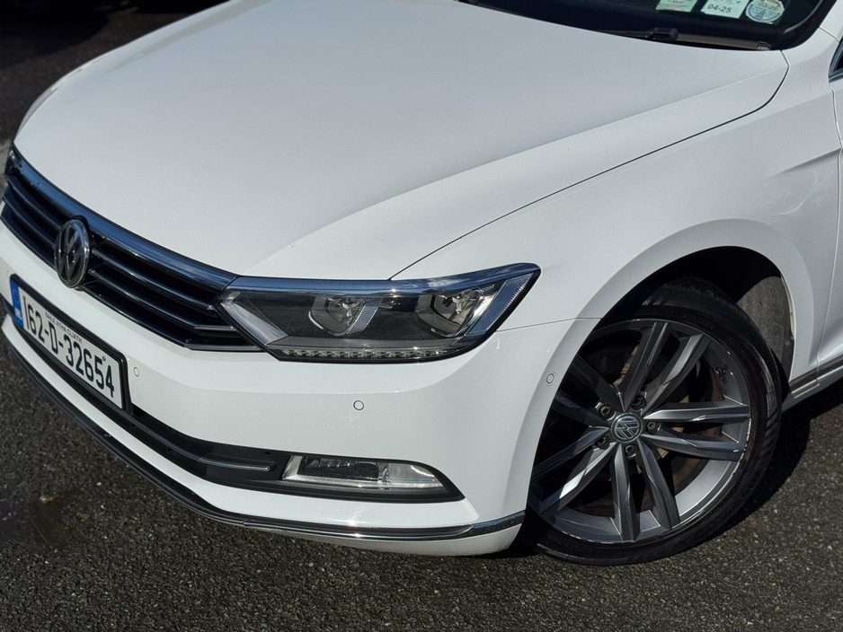 2016 Volkswagen Passat - image 9