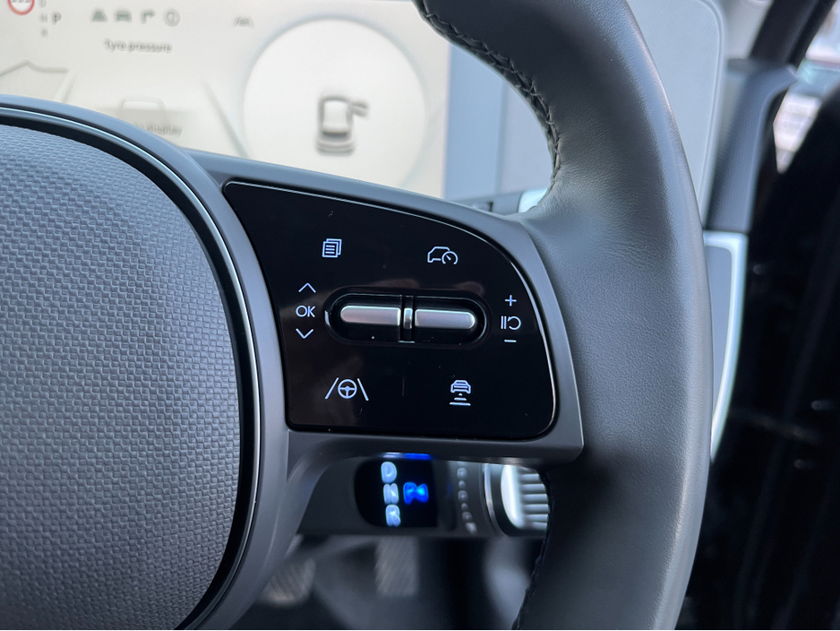 2023 Hyundai Ioniq 5 EXECUTIVE 58KW //HEATED SEATS AND STEERING WHEEL//ADAPTIVE CRUISE CONTROL//WIRELESS PHONE CHARGING// €24,950