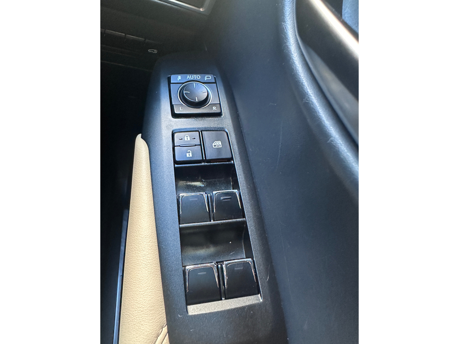 2018 Lexus NX 300 h - image 17