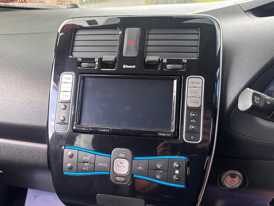 2017 Nissan Leaf - image 12