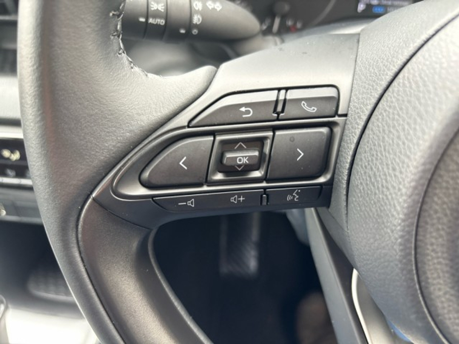 2024 Toyota Yaris - image 13