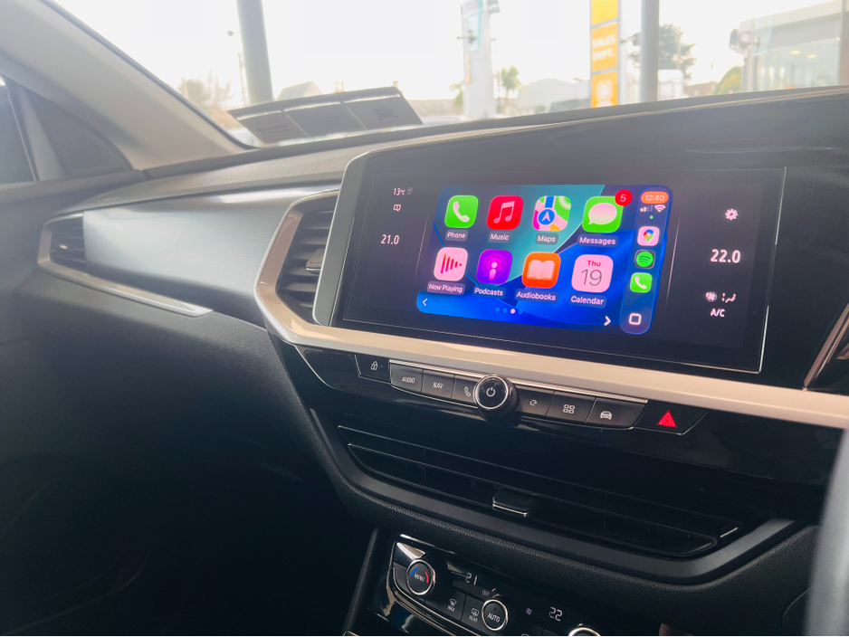 2024 Opel Grandland Huge Spec HYBRID As New Elegance Plus Heated Seats Heated Steering Wheel Fully Colour Coaded www.bolands.ie Est.1955 €32,950