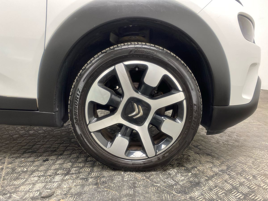 2020 Citroen C4 Cactus - image 5