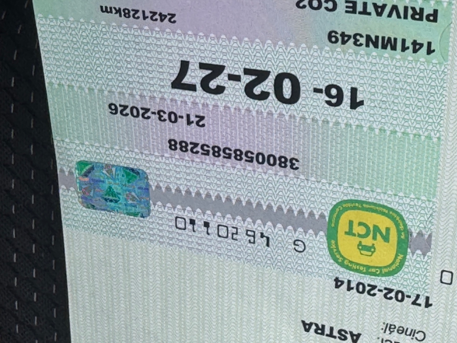 2014 Opel Astra - image 2