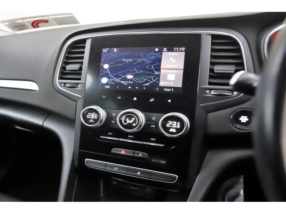 2021 Renault Megane - image 21