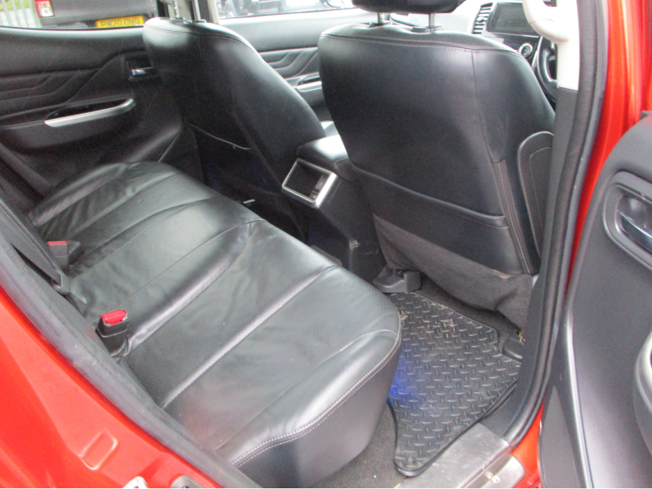 2021 Mitsubishi L200 2.3 DID BARBARIAN €26,829