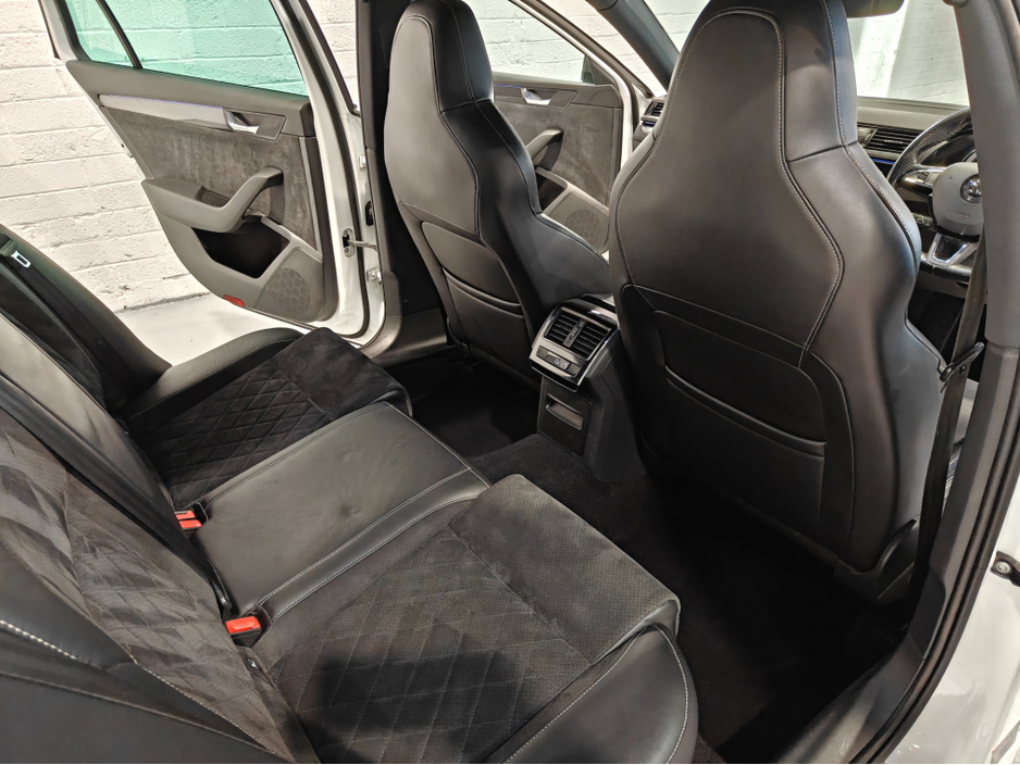 2018 Skoda Superb - image 19