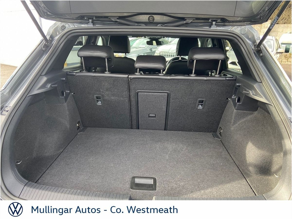 2023 Volkswagen T-Roc - image 9