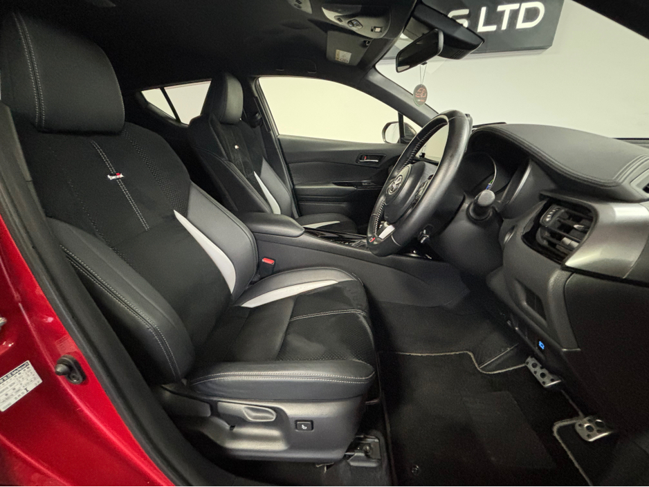 2020 Toyota C-HR - image 11