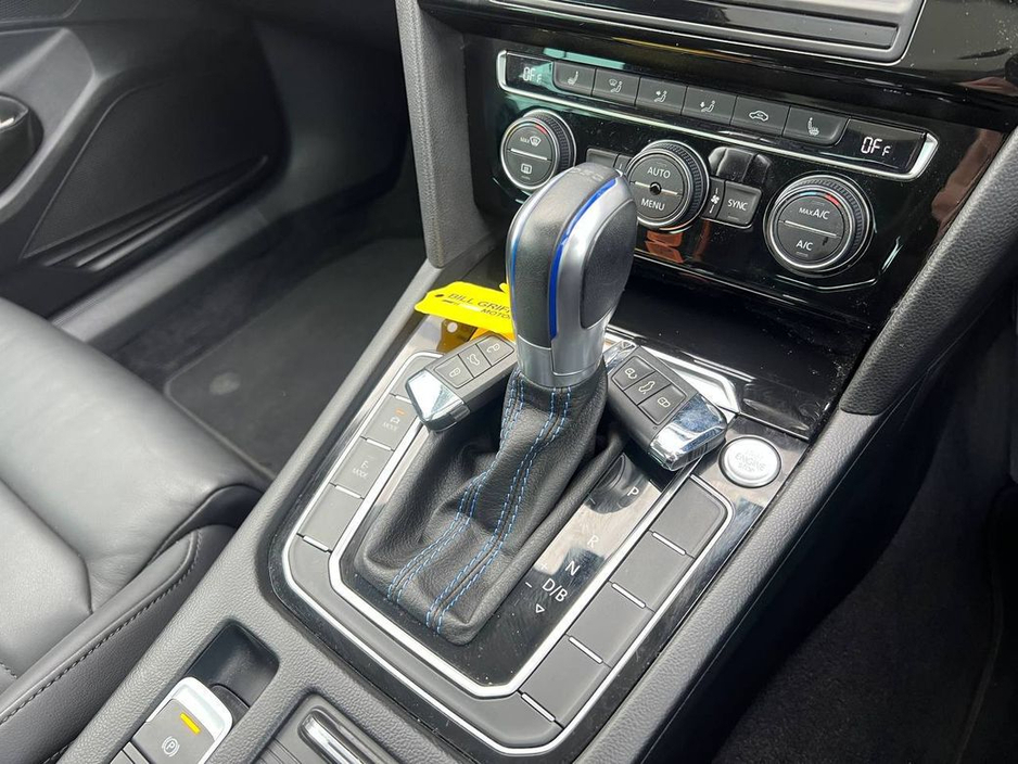 2016 Volkswagen Passat - image 12