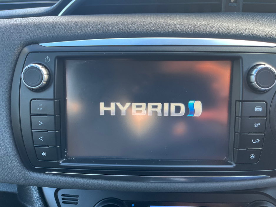 2016 Toyota Yaris - image 11