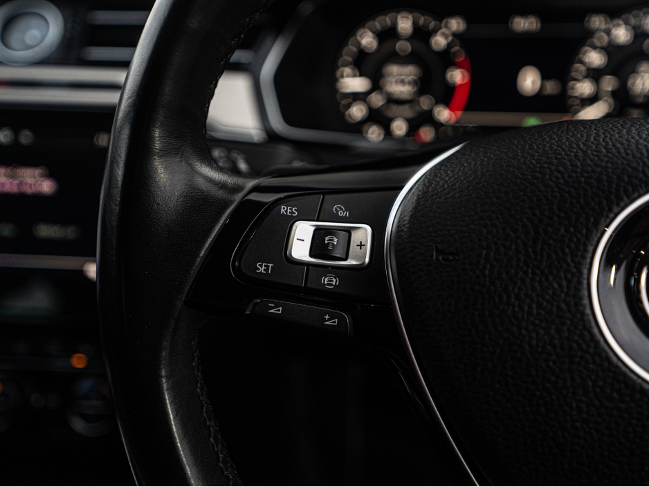 2019 Volkswagen Passat 2019 VW Passat Highline Auto/High spec/1yr warrant €25,888