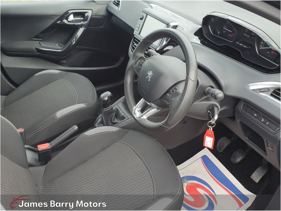 2016 Peugeot 208 - image 11