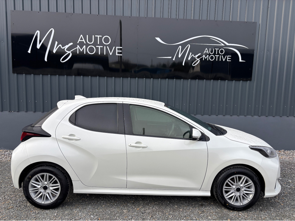 2020 Toyota Yaris - image 3