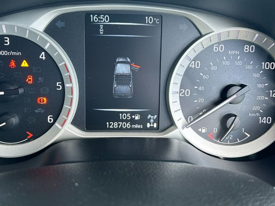 2017 Nissan Navara - image 19