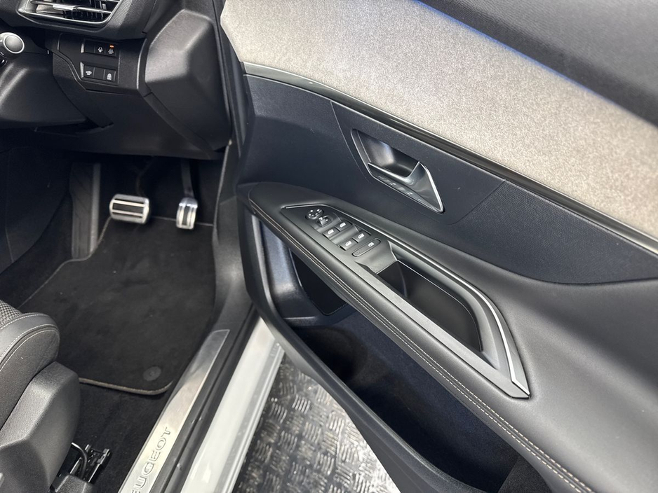 2024 Peugeot 3008 - image 11