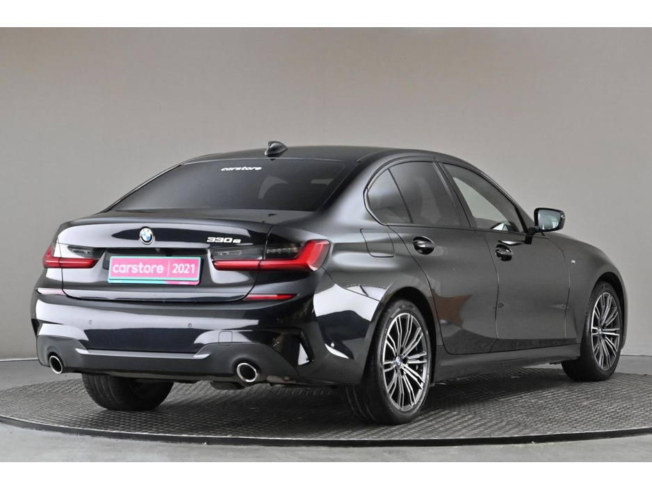 2021 BMW 3 Series - image 9