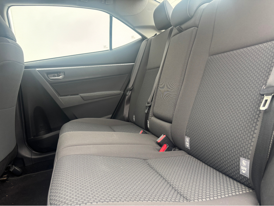 2018 Toyota Corolla - image 13