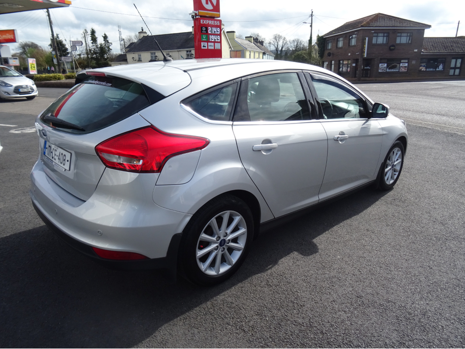 2017 Ford Focus - image 11