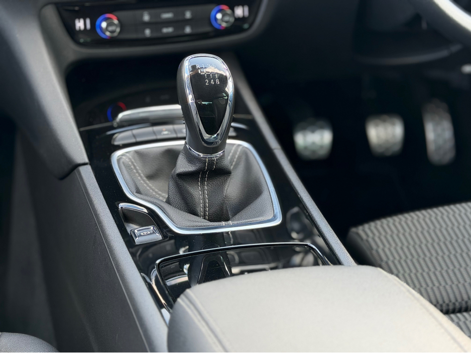 2018 Opel Insignia - image 39