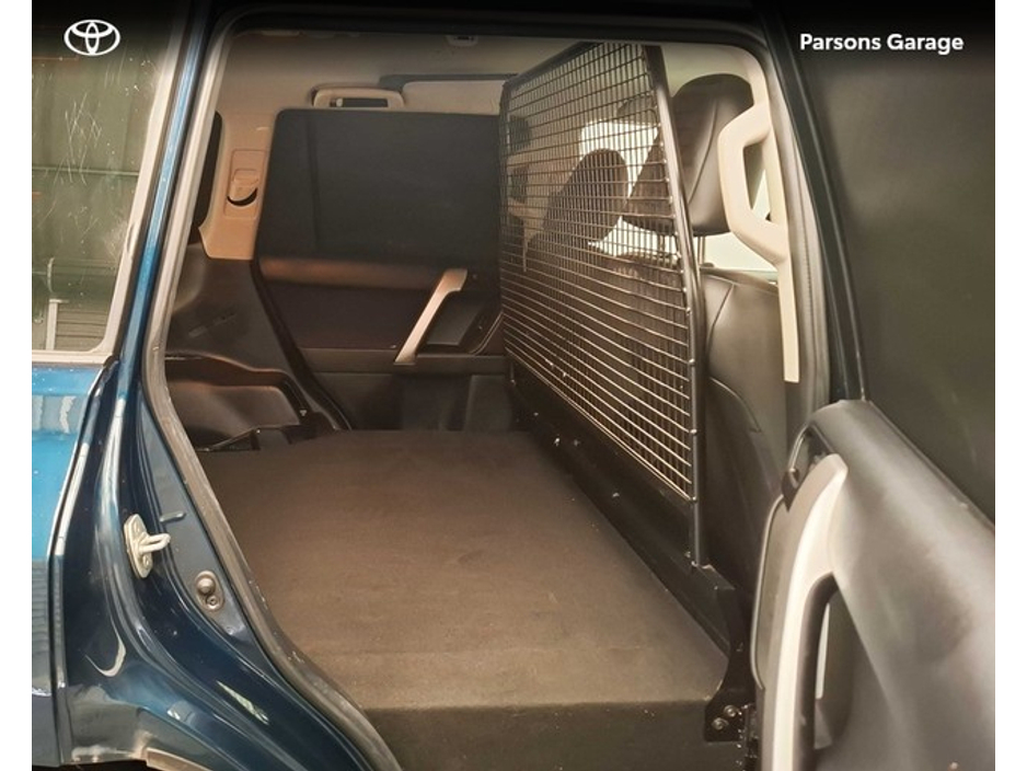 2022 Toyota Landcruiser - image 10