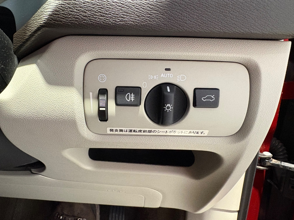 2013 Volvo V40 - image 8