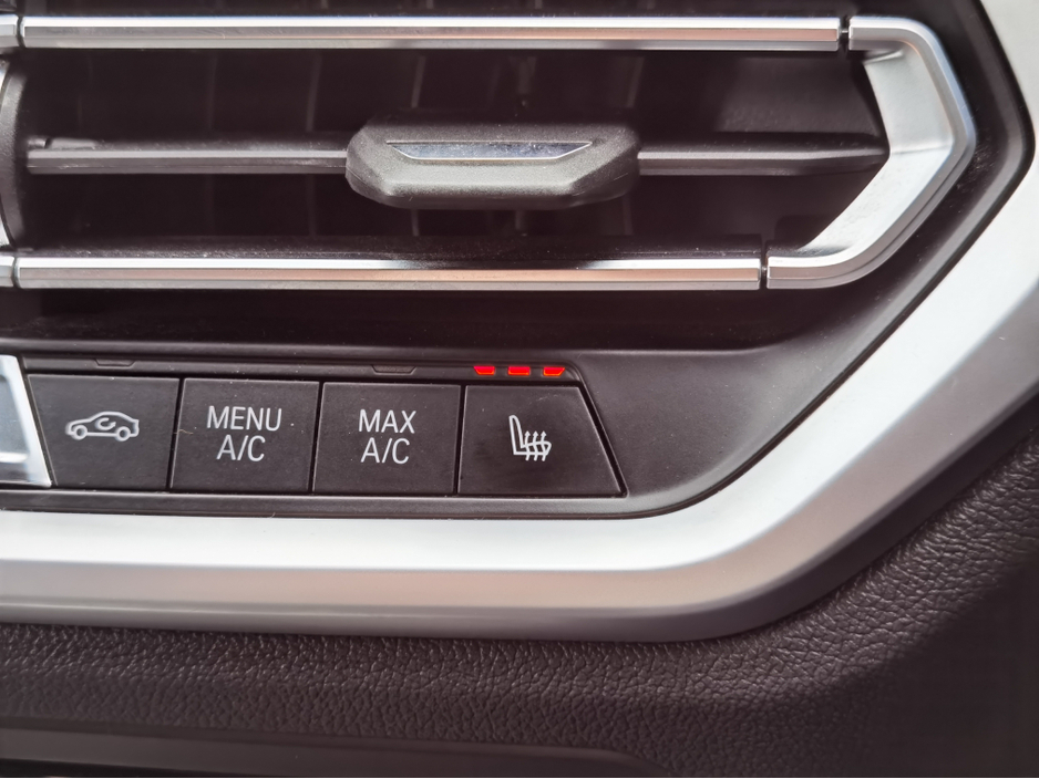 2019 BMW 3 Series - image 17