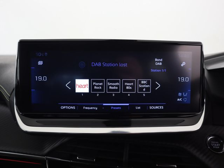 2021 Peugeot 2008 - image 12