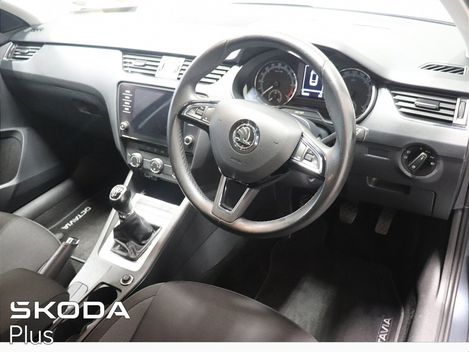 2021 Skoda Octavia - image 8