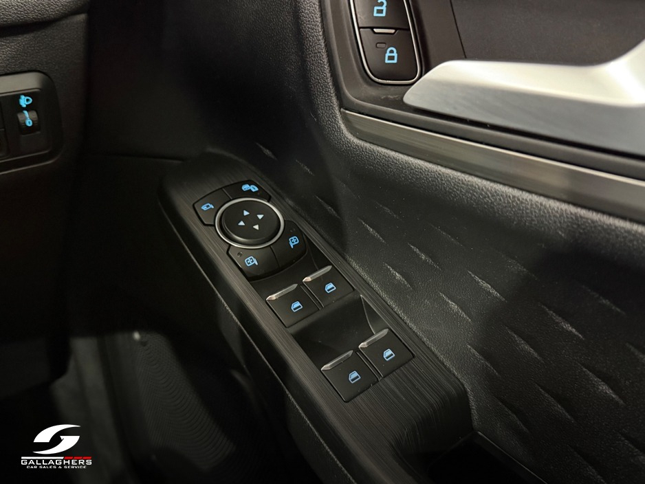 2020 Ford Kuga - image 16