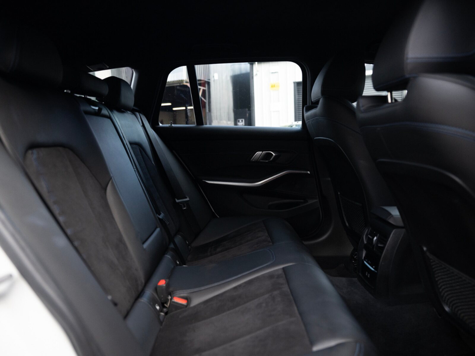 2021 BMW 3 Series - image 14
