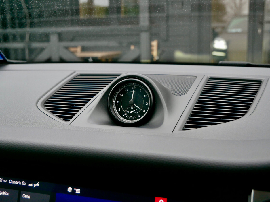 2023 Porsche Macan Macan T €69,950