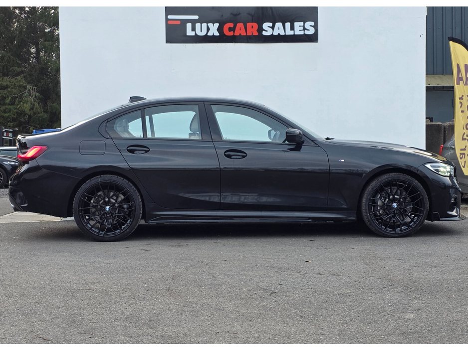 2021 BMW 3 Series - image 2