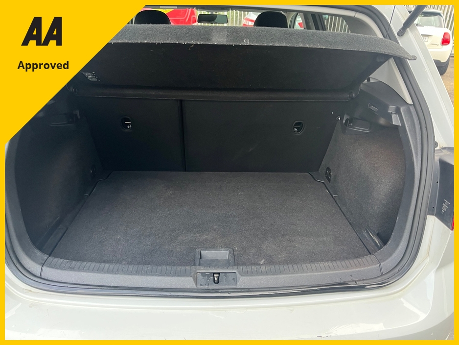 2017 Volkswagen Golf - image 12