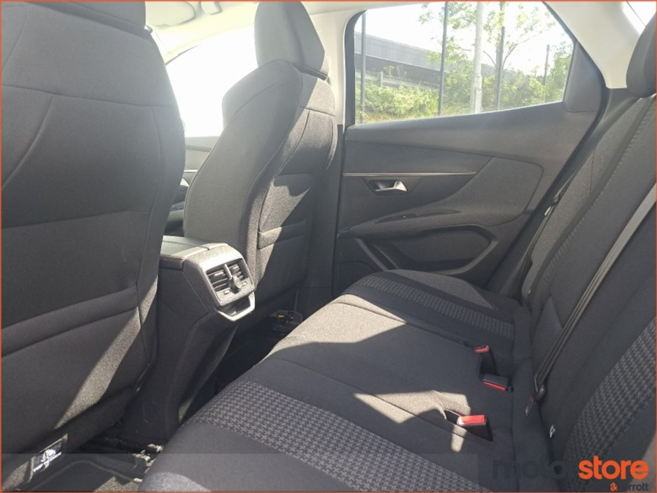 2020 Peugeot 3008 - image 5