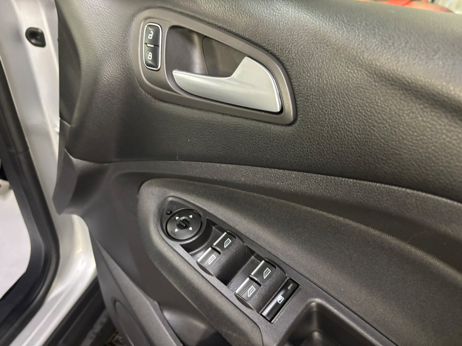 2017 Ford C-Max - image 10