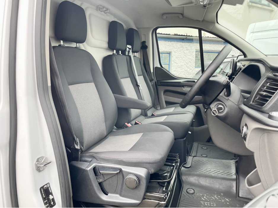 2022 Ford Transit Custom - image 14